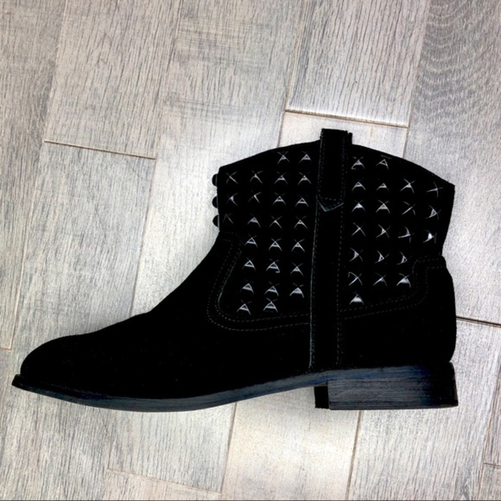 black suede studded‎ cowgirl ankle booties size 9.5
